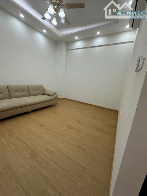 CHUNG CƯ MẶT PHỐ TRẦN QUÝ KIÊN - CẦU GIẤY - 2 NGỦ 2WC - DT SỔ 79M2 - 6.75 TỶ - 3