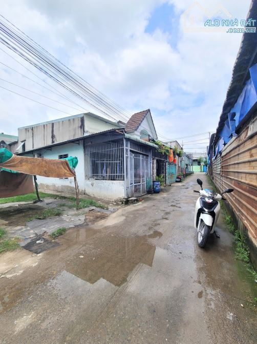 2Tỷ750__103m2 🔥👉 gần Chợ Phú An__nhà cấp 4 và 2 phòng trọ phía sau, hẻm đường Liên Huyện - 3