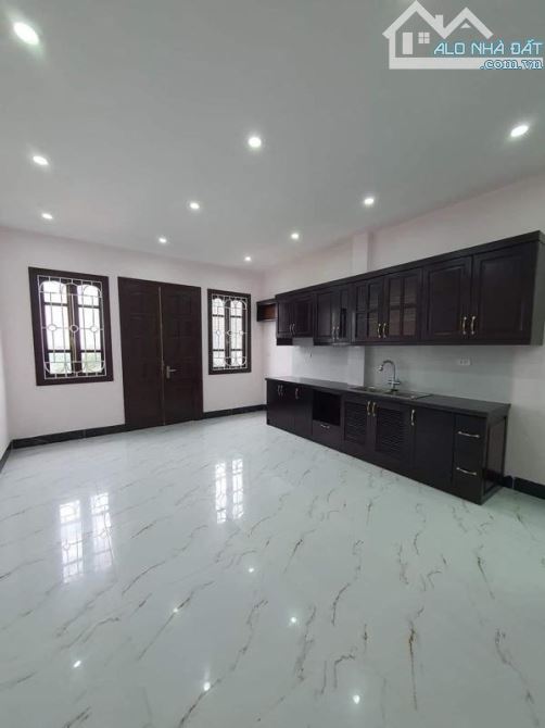 DOÃN KẾ THIỆN, CẦU GIẤY - PHÂN LÔ OTO 80M2 - 7 TẦNG - MT  4.3M - 24.X TỶ - 3