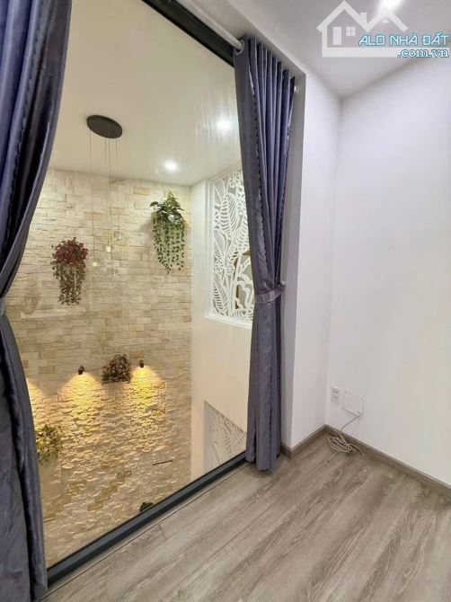 NHÀ ĐẸP 4 TẦNG - ngang 8m sau lưng MT Dũng Sĩ Thanh Khê chỉ 3.x - 3