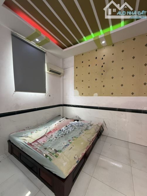 HUỲNH VĂN NGHỆ - TÂN BÌNH - NHÀ 2 TẦNG - 43 M2 - VUÔNG A4 - TẶNG NỘI THẤT - NHỈNH 3 TỶ. - 3