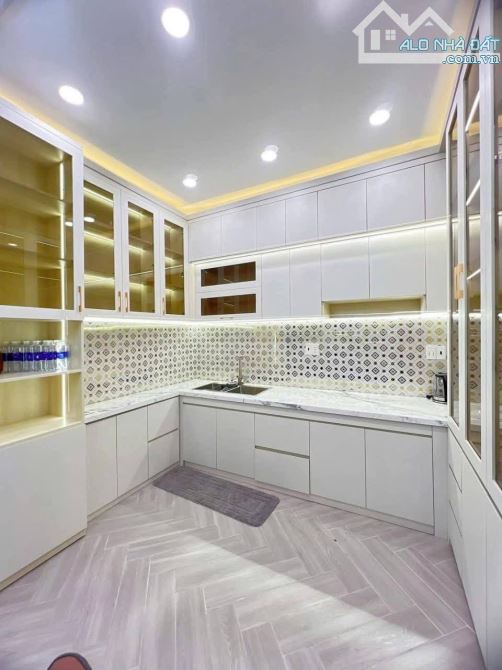 NHÀ PHỐ HIỆN ĐẠI FULL NỘI THẤT XỊN - 3 TẦNG - 5.5M x 15 M - Huỳnh Tấn Phát - 8 Tỷ 660 TL - 3
