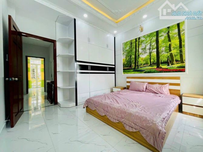Bán nhà ngay Dương Quảng Hàm, Gò Vấp. Giá: 3 tỷ 2/60m2, Sổ hồng riêng, đường ô tô 6m - 3