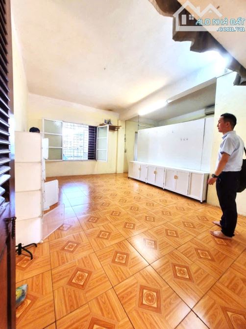 BÁN NHÀ TẬP THỂ HÀ ĐÔNG – SỔ ĐỎ 43M² – DÙNG GẦN 75M² – GIÁ 3.4 TỶ - 3