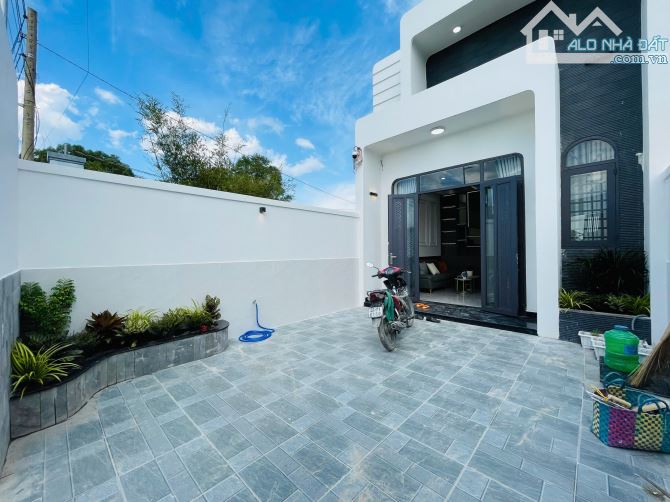 bán gấp nhà đẹp mới sổ hồng hoàn công hỗ trợ vay xã mỹ hạnh bắc đức hoà - 3