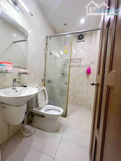 Nhà 4 tầng nở hậu L mặt tiền view bờ kè Lò Gốm P12Q6. Giá: 8.9 tỷ - 3