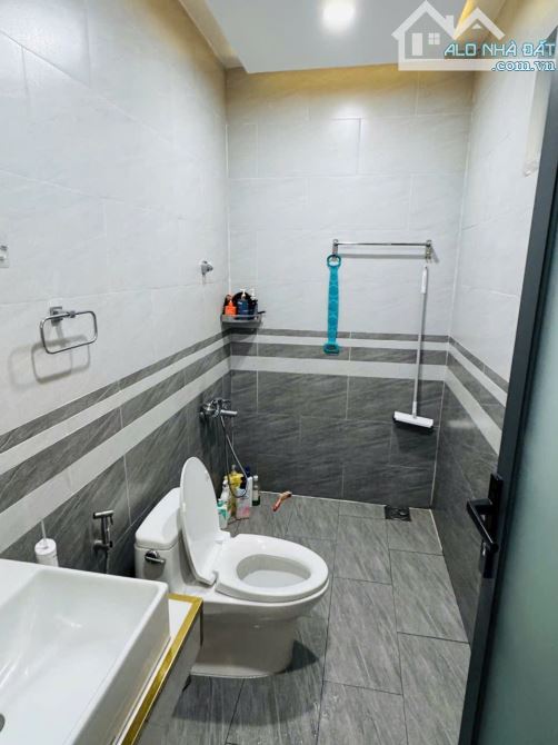 Bán nhà 1 trệt 2 lầu sổ riêng thổ cư p. Long bình - 3