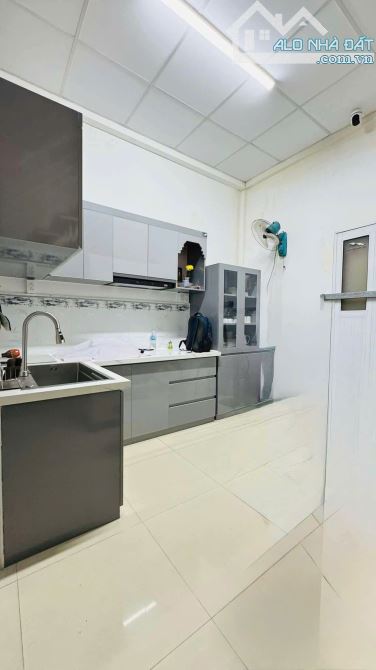 Phú Nhuận - Căn Gốc 3 Mặt Tiền Hẻm Xe Hơi - Kinh Doanh Đông Đúc - 53M - 12 TỶ - 3