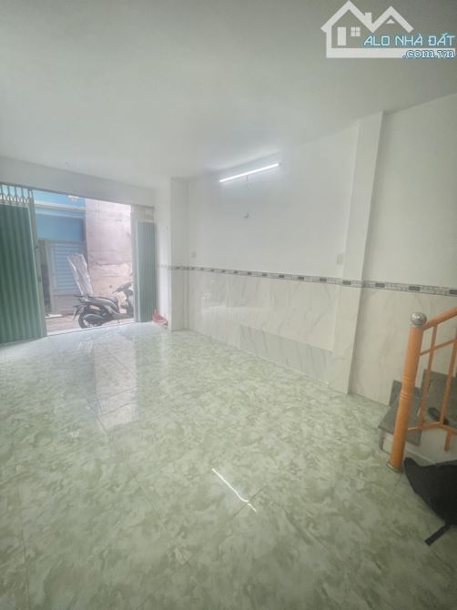 Bán Nhà 2 Tầng Lò Gốm, P.8, Q6 – 2PN 2WC, SHR, 3,85 Tỷ – Vị Trí Đắc Địa - 3
