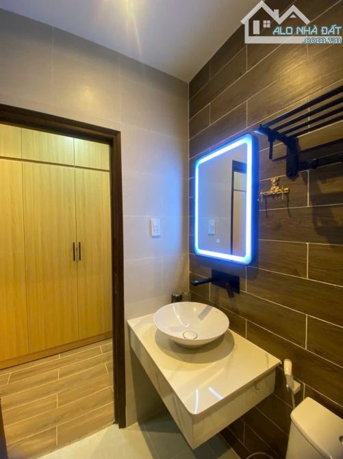 Bán CHDV Bình Thạnh - 8 tầng + hầm - 14 phòng - xe hơi - DT 100tr/tháng - 22.5 TỶ - 3