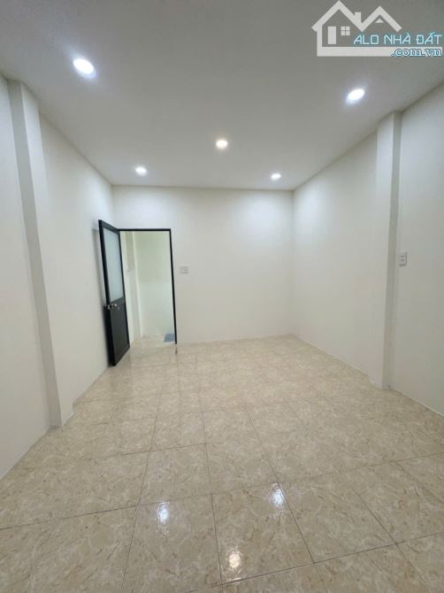 Nhà gần hxh - SHR - Không quy hoạch - Không lộ giới - Hướng Tây - 3