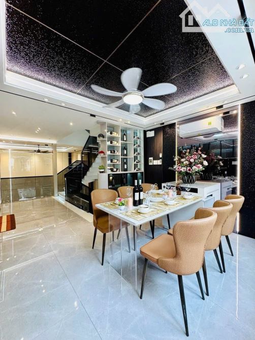 NHÀ NGỘP CÓ DÒNG TIỀN 27 TRIỆU NGAY NGUYỄN TRÃI, PHẠM NGŨ LÃO, QUẬN 1 - GIÁ: 6 TỶ 710/64M2 - 3