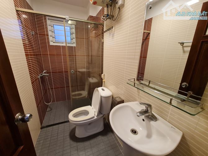 Bán nhà ngõ 173 Hoàng Hoa Thám quận  Ba Đình - Sổ 43m2 - 5 tầng - MT 5m - Ngõ 3M. - 3