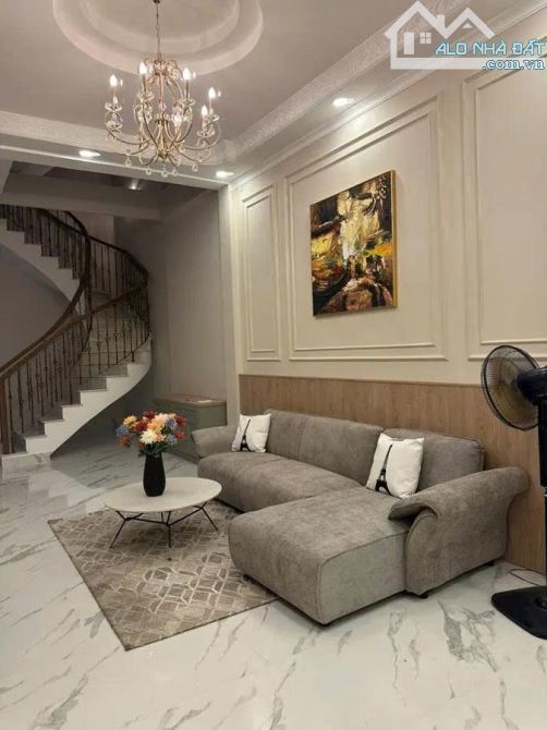 🏠 Bán nhà Tôn Thất Tùng 121m² 3 tầng – 23.3 tỷ – nở hậu 6.8m - 3