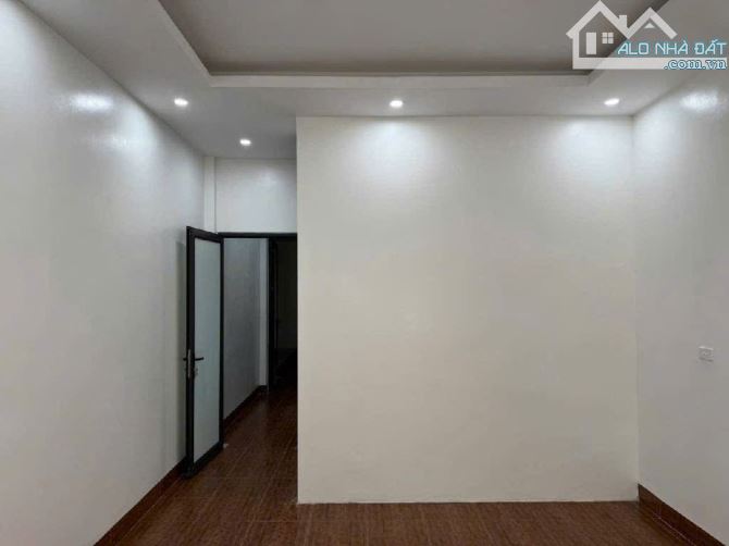 BÁN NHÀ NGUYỄN NGỌC VŨ CẦU GIẤY - NHÀ ĐẸP NGÕ THÔNG - GẦN HỒ - 30M RA Ô TÔ - DT 62M2 - 3