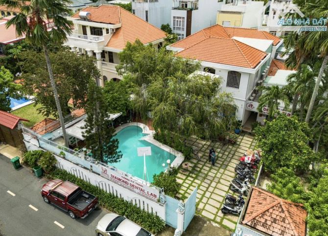 Quá rẻ bán gấp trong tuần! Biệt thự hồ bơi sân vườn Compound Thảo Điền, DT 23x36m,CN 830m2 - 3