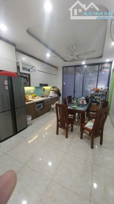 CẦN BÁN NHÀ 5 TẦNG TẢ THANH OAI Ô TÔ ĐỖ CỬA,GẦN CHỢ, TRƯỜNG GIÁ 11TY - 3