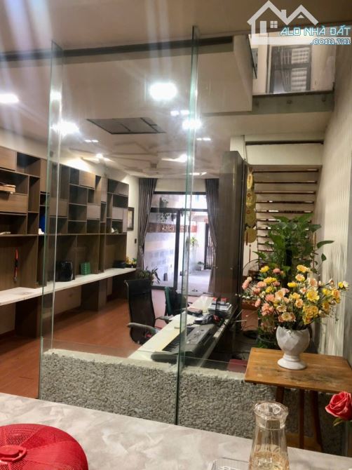 Bán nhà 2 tầng mặt tiền Hoàng Đạo Thúy, diện tích lớn 110m2 đầy đủ công năng vào ở ngay - 3
