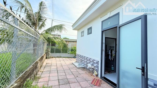 BÁN NHÀ MÁI THÁI 2 MẶT TIỀN ĐƯỜNG NHỰA - TT ĐẤT ĐỎ.DT 430m2(5,6×48) ĐẨT NỞ HẬU 12,5M - 4