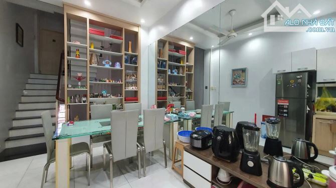 Bán Nhà Quận 1 – Nguyễn Văn Thủ, 5 Tầng, 62m², HXH 6m, Khu VIP An Ninh, Giá 26.5 Tỷ - 3