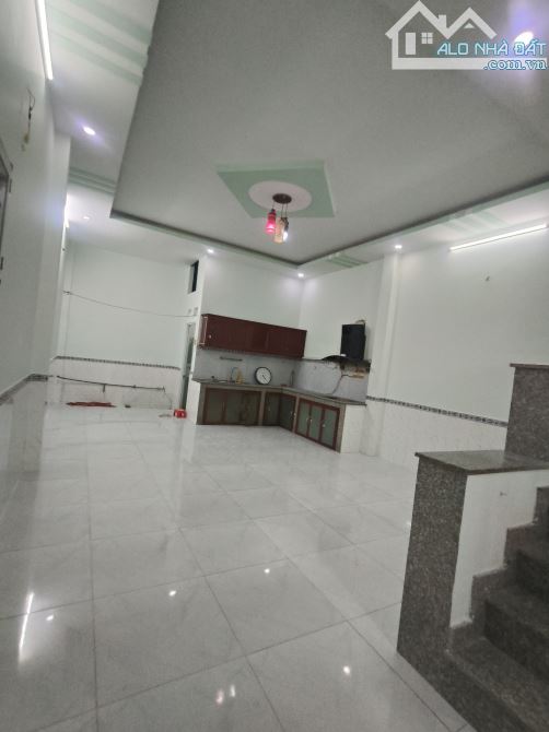 Nhà bán gần chợ hóc môn.Ttt dt 5x17 1 lầu.đường xe hơi giá chỉ 3ty5 - 3