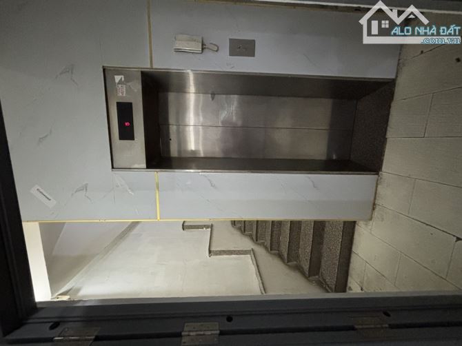 MẶT TIỀN KINH DOANH 2 CHIỀU CÁCH MẶT TIỀN CỘNG HOÀ CHƯA TỚI 5 CĂN - NGANG 19 x 20 - 3