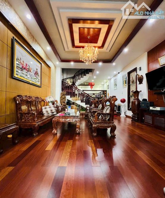 Bán nhà 3 tầng đẹp mặt tiền Lê Đại Hành 139,6m2 mặt tiền  5,6m giá 23 tỷ - 3