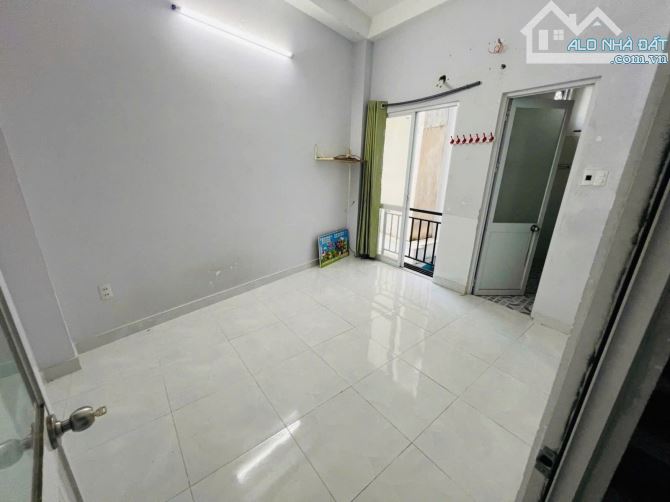 Diện tích đất 87m² - Diện tích sử dụng 260m² - Doanh Thu 600tr/năm - Giá 8,750 Tỷ - 3