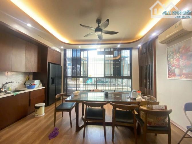 Bán nhà vườn tổng cục 5 Tân Triều, vỉa hè 3m, phố trung tâm  DT: 100 m x 6 tầng, MT: 5,5m - 3