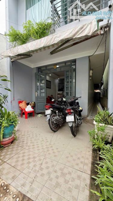 nhà q7 nở hậu 4,5x23, gần mặt tiền, sân trước sau, 2 phòng trọ riêng – 7,5 tỷ - 3