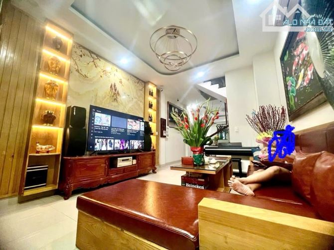 Bán nhanh: 7,5 Nhà cực đẹp Lý Thánh Tông. 4 tầng, 4pn, 5wc. Dt:4×16.Tặng full nội thất - 3