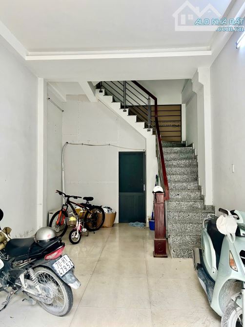 Siêu phẩm NHÀ ĐẸP LÊ VĂN KHƯƠNG HẺM XE HƠI SÁT MẶT TIỀN 3 TẦNG GIÁ SIÊU RẺ - 3