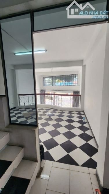 Gấp bán nhà mặt tiền kinh doanh Lê Hồng Phong, Nha Trang vị trí đầu tư kinh doanh tốt - 3