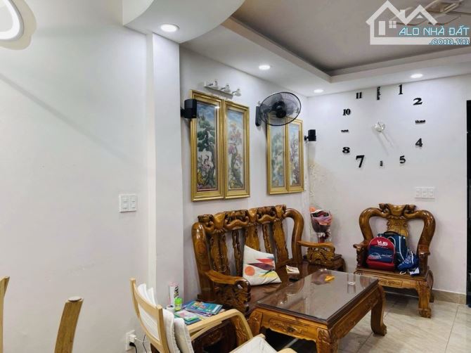 Nhà mới đẹp , vào ở ngay , sát MT Nguyễn Duy Dương quận 10 - 3