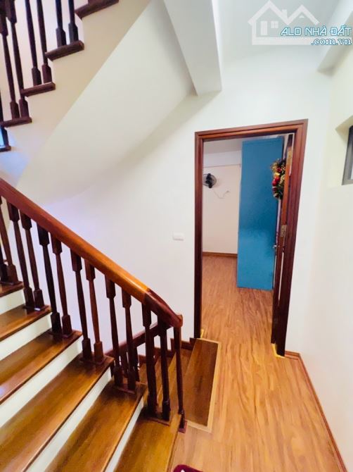 Bán nhà Lê Quang Đạo, Mỹ Đình, Ngõ nông, 1 nhà ra oto, 2 thoáng, Đầy đủ tiện ích, 32m2 - 3