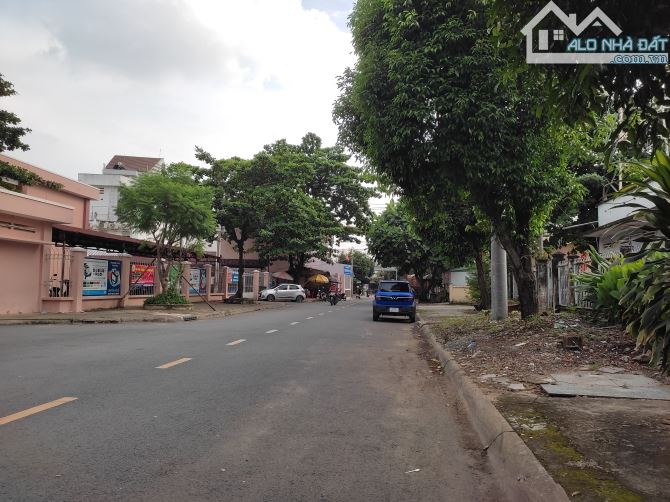 Hơn 2 tỷ tl - Đường ô tô 6m - 50.9m2 vuông - 1 phút Nguyễn Duy Trinh, Vinhomes - 3