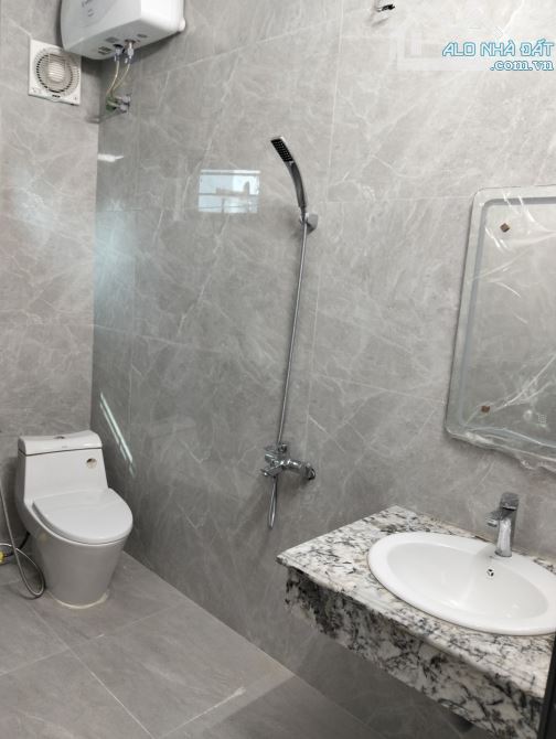 NGUYỄN KHOÁI , 44M² X 4T DÂN XÂY MỚI TINH , VỪA Ở VỪA CHO THUÊ , RẤT GẦN Ô TÔ , 6,08 TỶ - 3