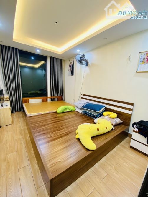 Biệt Thự phân lô phố Chùa Láng- 20m ra mặt ngõ oto- Diện tích 25m2- 5 tầng 3 ngủ- Giá 7 tỷ - 3