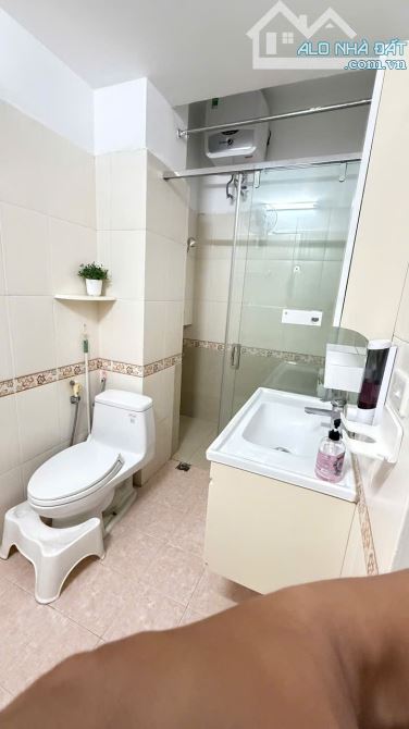 Cho thuê nhà nguyên căn Phạm Ngọc Thạch , Đống Đa. DT 55m x 3 tầng, giá 14tr - 3