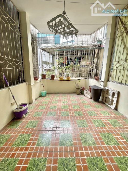Cho thuê nhà nguyên căn ngõ Văn Chương, Khâm Thiên, Đống Đa. DT 30m x 3 tầng, giá 7.5tr - 3