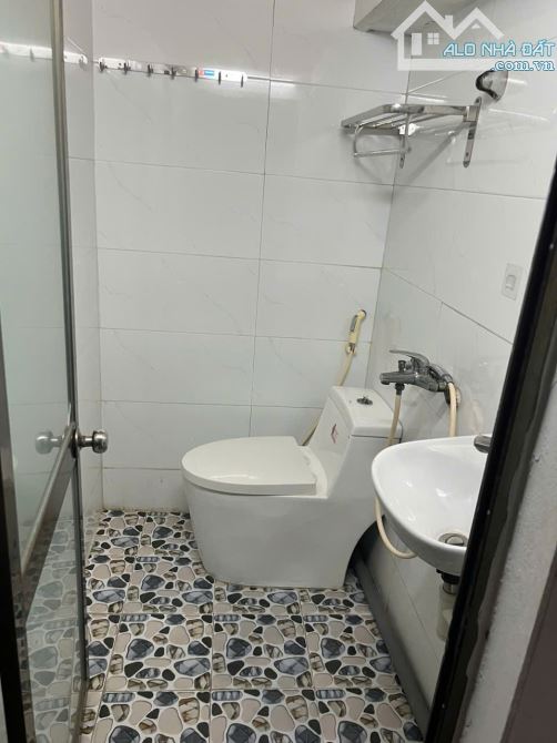 Cho thuê nhà ngõ Ngọc Lâm, Phường Gia Thụy, Long Biên. DT 40m x 3 tầng, giá 5tr - 3