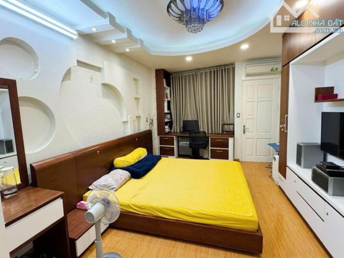 Cho thuê nhà nguyên căn ngõ 97 Nguyễn Khang, Yên Hoà, Cầu Giấy. DT 65m x 5 tầng, giá 22tr - 3