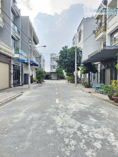 Bán nhà 1 trệt 2 lầu KDC gần đường ĐT743B chỉ 100m p.Tân Đông Hiệp Dĩ An chỉ 5ty5 TL M6973 - 3