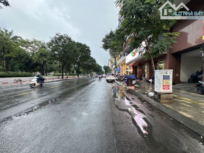 Bán nhà Quận 1 - Hẻm kinh doanh oto - 44m2, không quy hoạch - 4