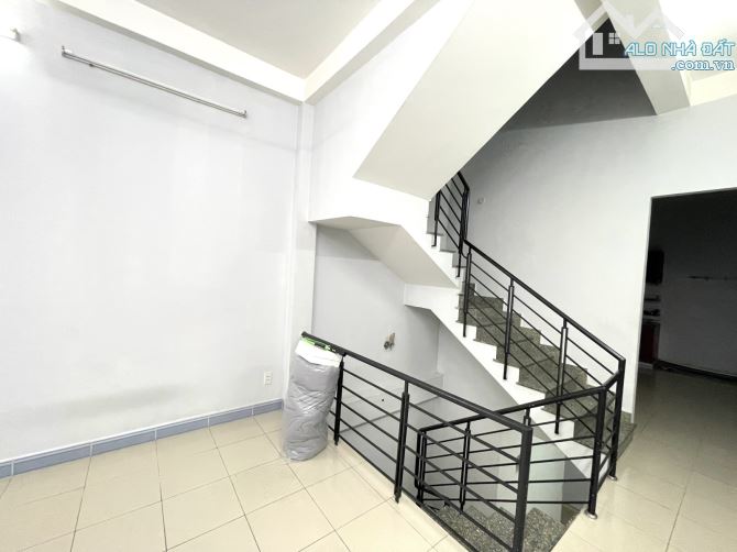 Bán nhà Quận 8 xe hơi đỗ cửa đường Dương Bá Trạc thuận tiện tất cả mọi phương diện. - 4
