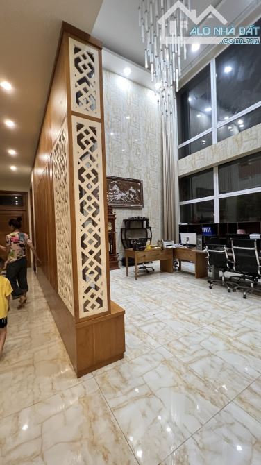 BIỆT THỰ SÂN VƯỜN 1000M2 SANG TRỌNG RỘNG RÃI BẬC NHẤT HÓC MÔN - 4