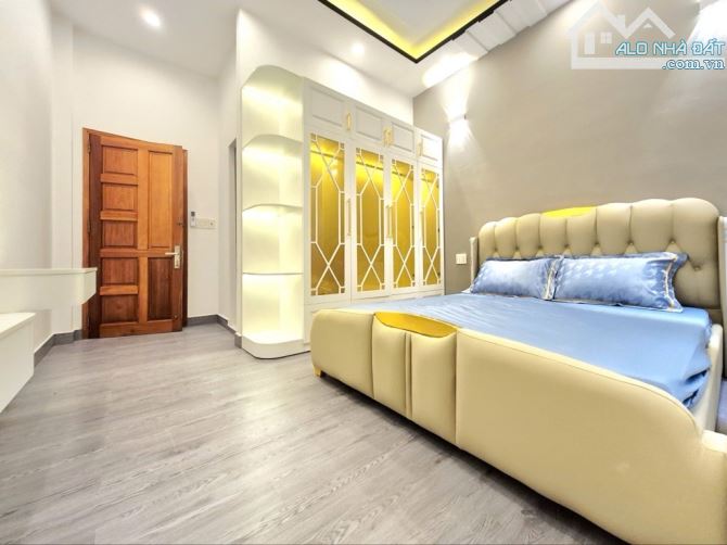 CÓ 102 - HƠN 7T.Ỷ - QUẬN 7 - 3 TẦNG 4PN - 4❌15M NỞ HẬU - XE HƠI NGỦ - NGAY NAM LONG - 4