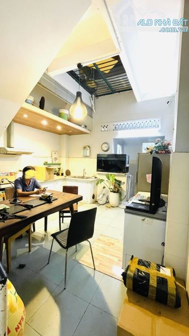 Bán nhà Quận 1 - hẻm xe hơi - 70m2 . 4 Tầng - dân trí cao - 4