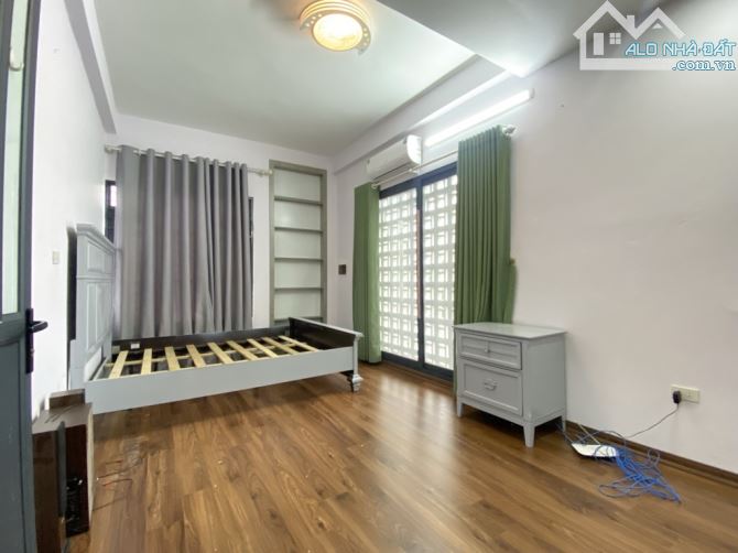 Bán nhà Phố Trạm Long Biên, nhà đẹp dân xây, ngõ ô tô tránh, thông, nội thất đẹp. - 4