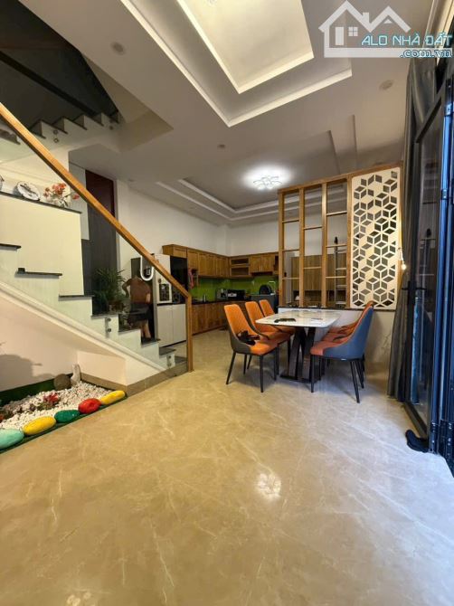 CẦN BÁN NHÀ 1 TRỆT 3 LẦU HẺM Ô TÔ TRƯƠNG CÔNG ĐỊNH THÔNG LÊ HỒNG PHONG – P.7 – 40M2 - 5.6Ỷ - 4